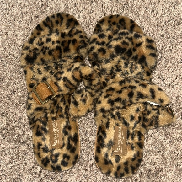 Kookaburra by UGG Fuzzy Sandals - Picture 1 of 5